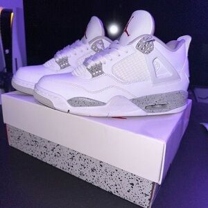 Air Jordan 4s size 8